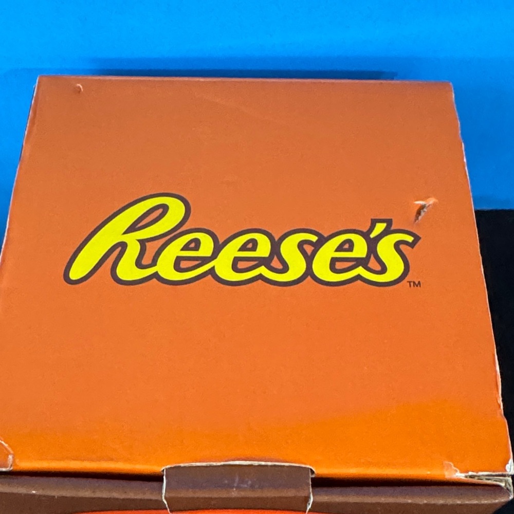Hershey’s Reese’s Glass Candy Dish with Lid (and original box) - Picture 13 of 15